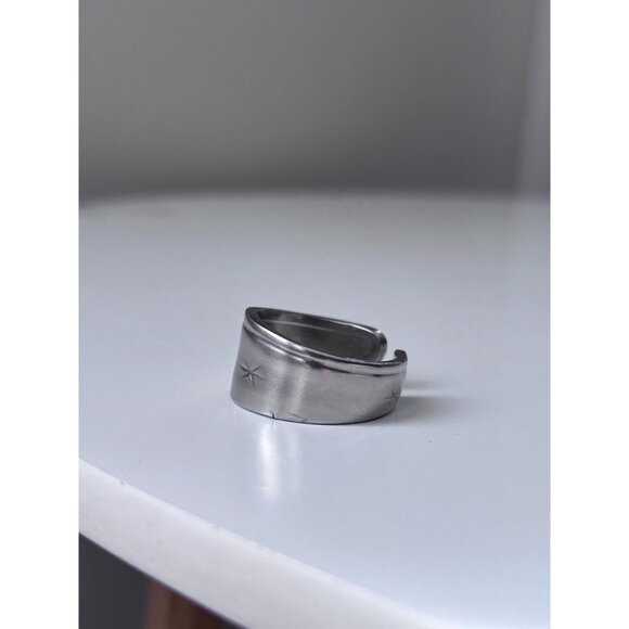 Handmade Star Spoon Ring - Size 9 mid-century Starburst Silverware Band Silver - Picture 6 of 7